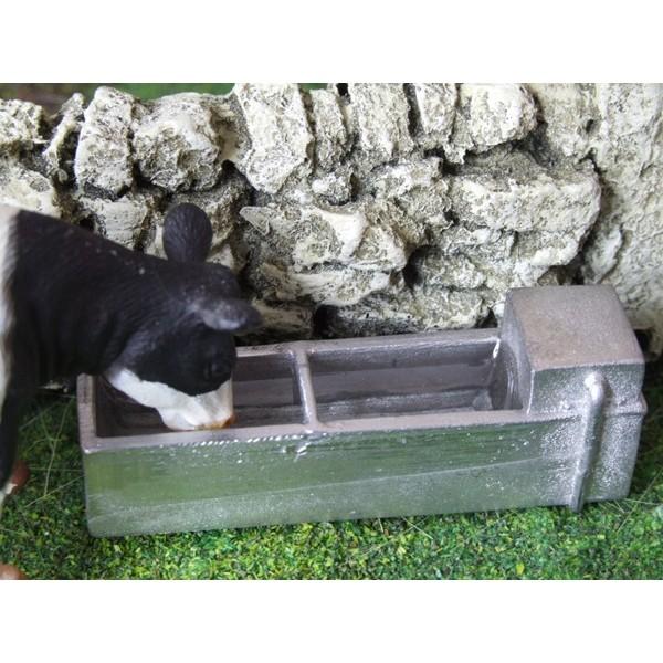 HLT WATER TROUGH WITH WATER