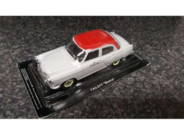 1/43 RUSSIAN TAXI VOLGA M21 CRM/RED